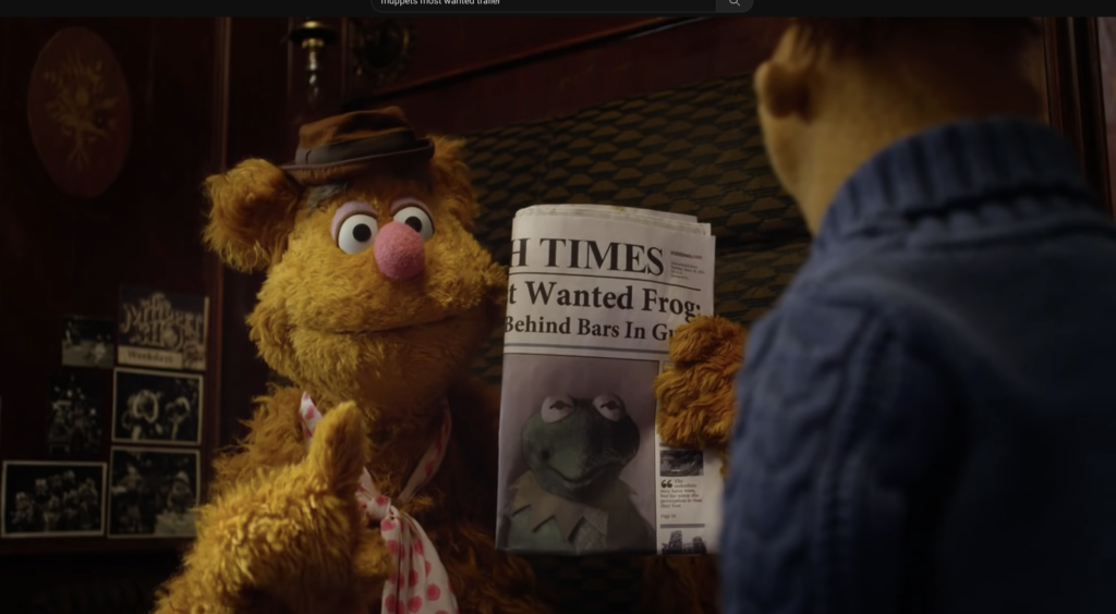 Fozzie shows Walter that Constantine looks like Kermit, Muppets Most Wanted, 2014
